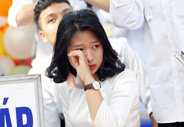Lễ bế giảng xúc động của học sinh Trường THPT Chu Văn An le be giang xuc dong cua hoc sinh truong thpt chu van an