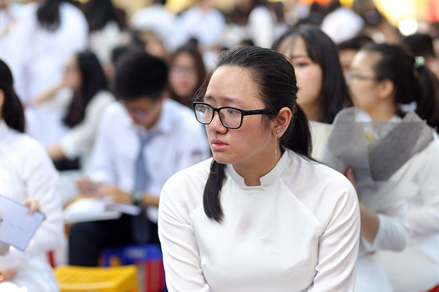 Lễ bế giảng xúc động của học sinh Trường THPT Chu Văn An le be giang xuc dong cua hoc sinh truong thpt chu van an