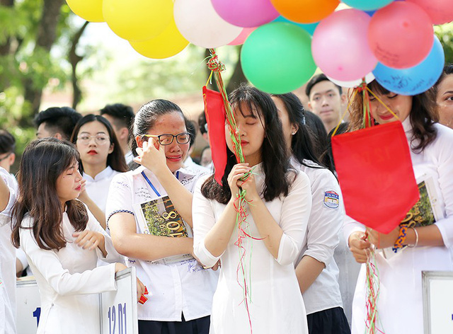 Lễ bế giảng xúc động của học sinh Trường THPT Chu Văn An le be giang xuc dong cua hoc sinh truong thpt chu van an