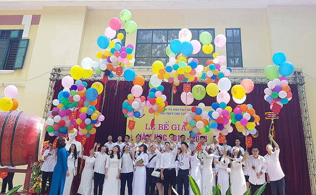 Lễ bế giảng xúc động của học sinh Trường THPT Chu Văn An le be giang xuc dong cua hoc sinh truong thpt chu van an