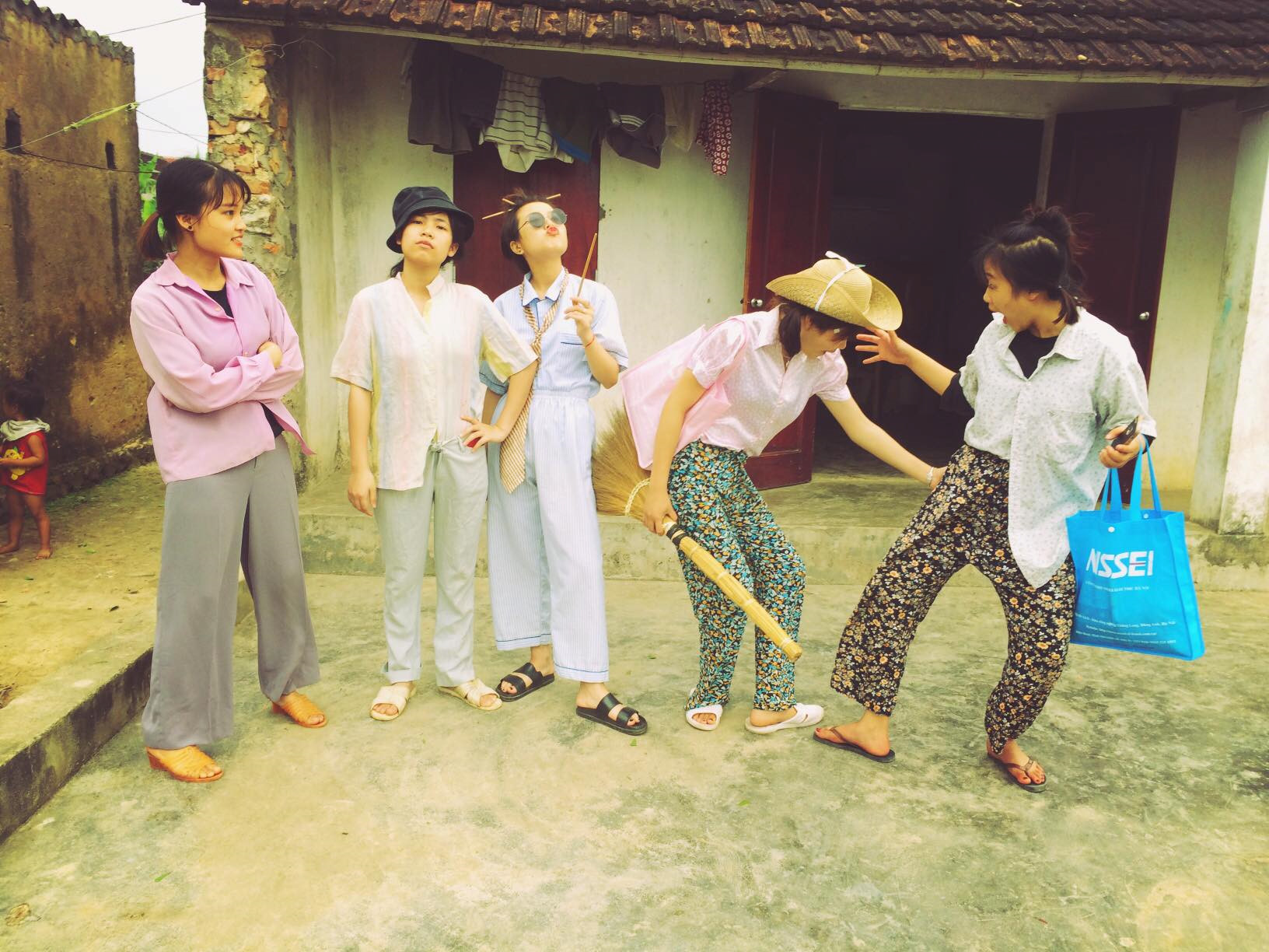 nghe an ca lo p di muo n qua n a o cu trong la ng de chu p ky ye u