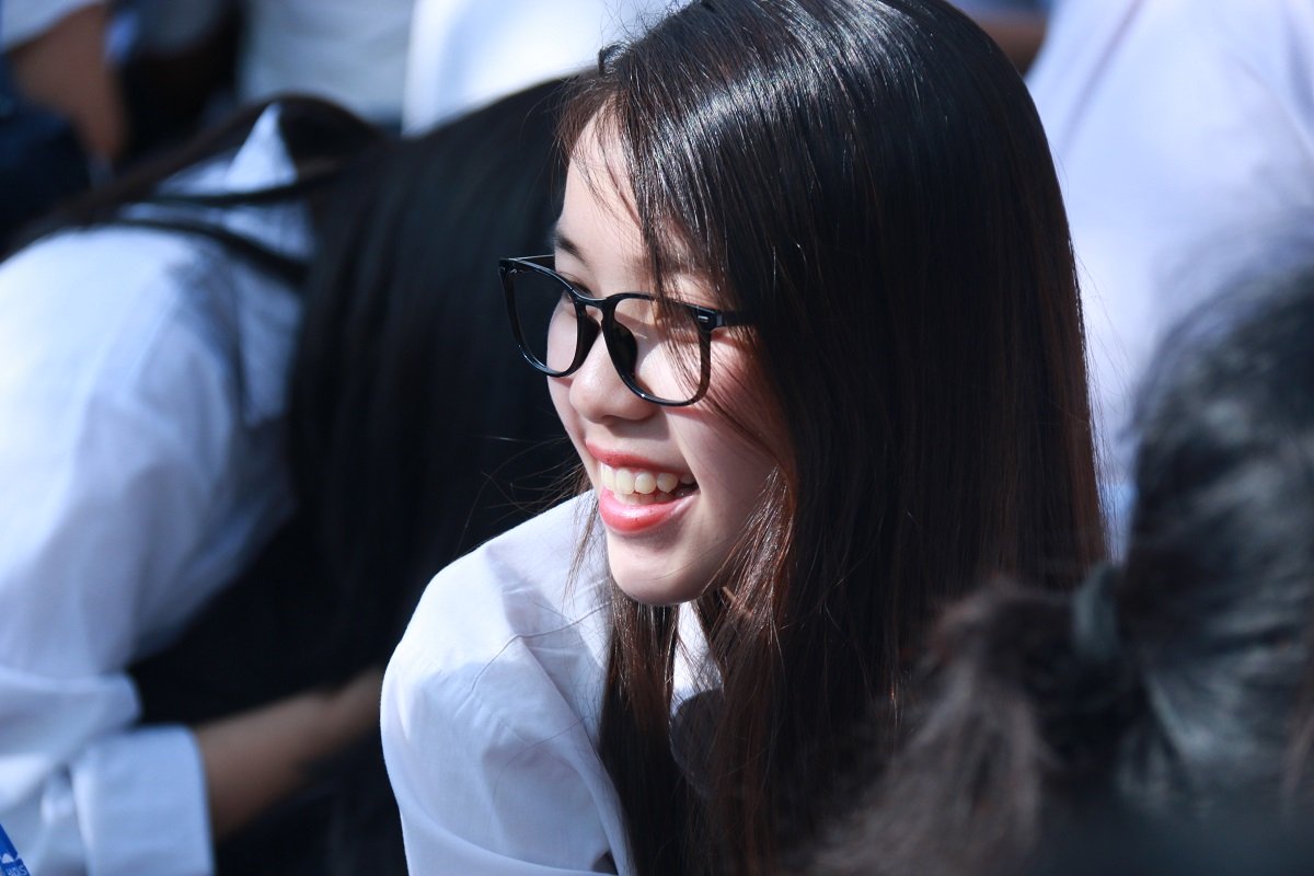 nu sinh truong ams gay xao xuyen trong le be giang