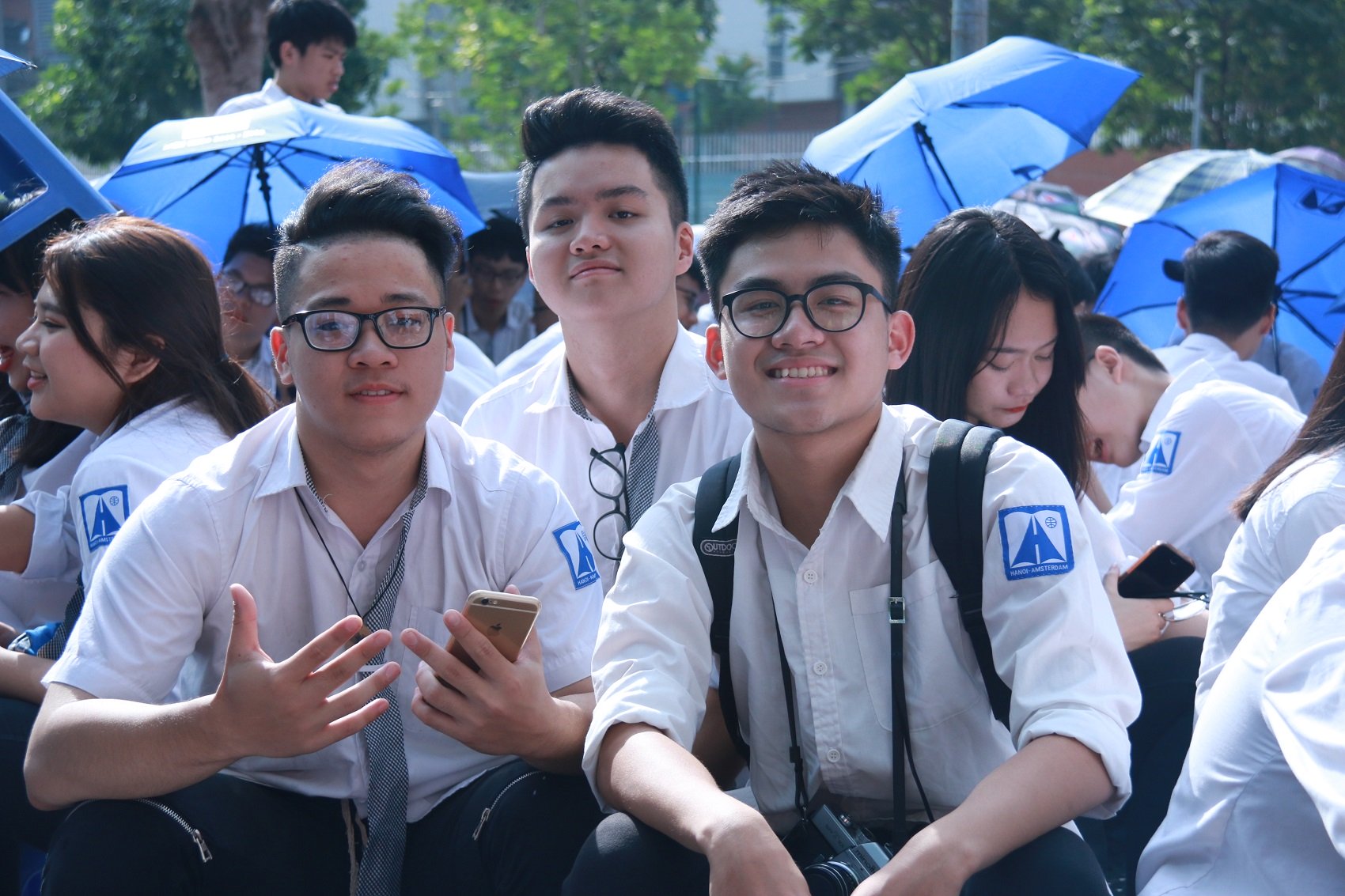 nu sinh truong ams gay xao xuyen trong le be giang