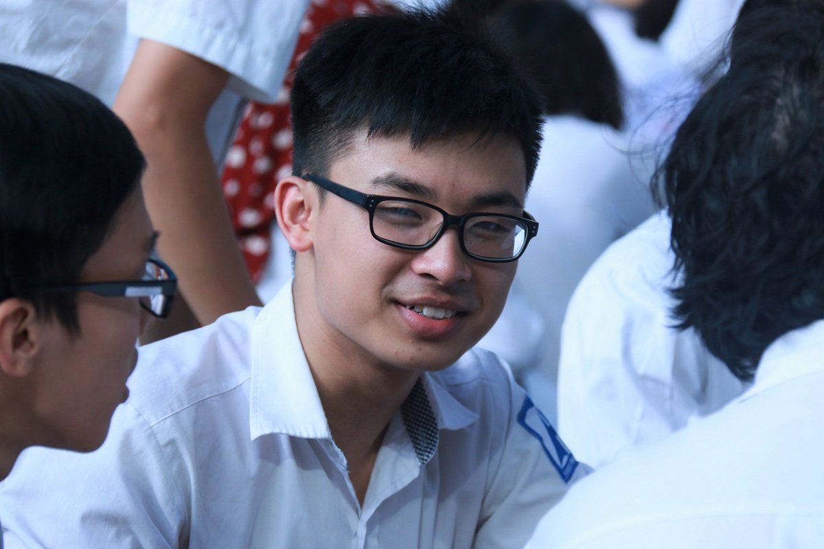 nu sinh truong ams gay xao xuyen trong le be giang