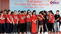 nam sinh thai binh hon ban gai giua san truong trong le be giang