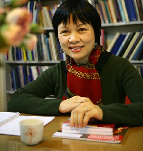 mc minh tiep bi to bao hanh nu sinh truong amsterdam thanh nan nhan cua mang xa hoi