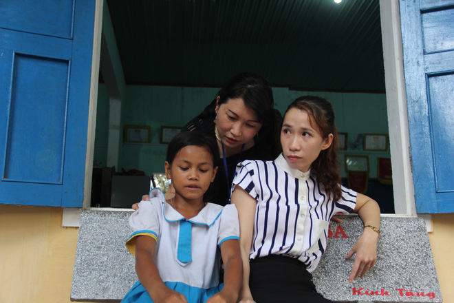 chuyen co tich cac thay co vao tan lang de cuop hoc tro