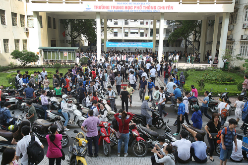 thi sinh on luyen den 2h sang de gianh suat vao truong chuyen ha noi