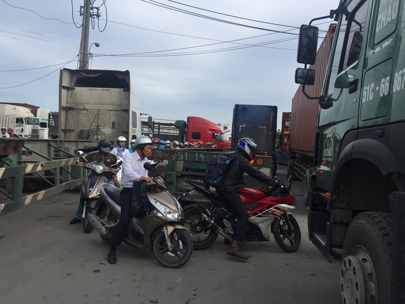 tp ho chi minh ket xe kinh hoang hon nua ngay chua het
