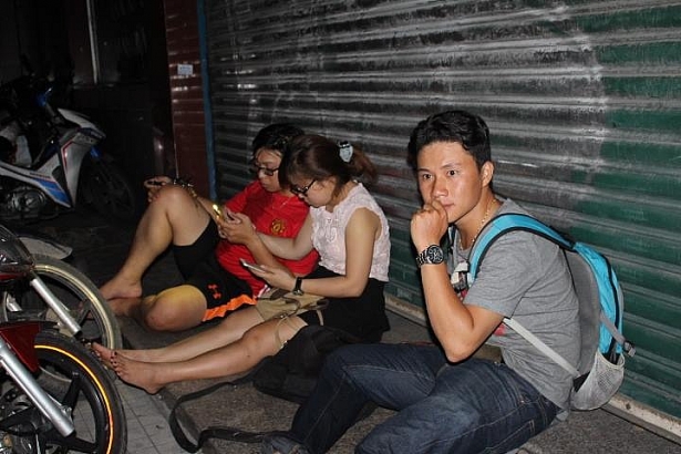 chay trong cang sai gon lua van cuon cuon cu dan so tan