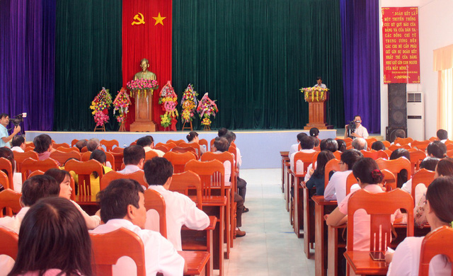 vu 51 giao vien bi thoi viec o phu yen tien hanh hoa giai nhung bat thanh