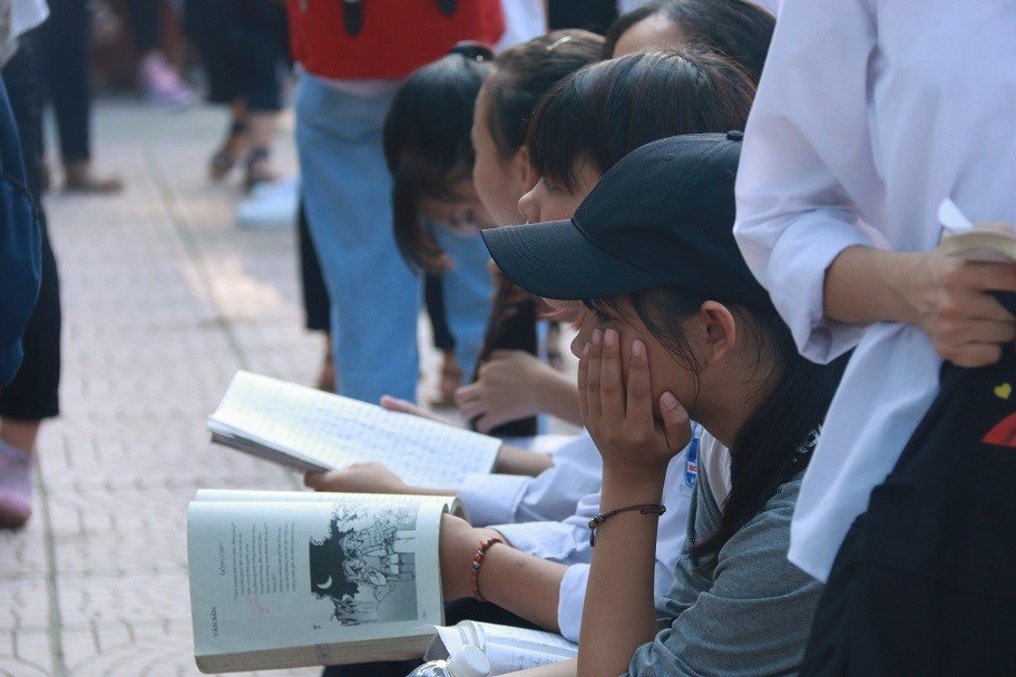 si tu om ca nui vo on luyen den truong thi lop 10
