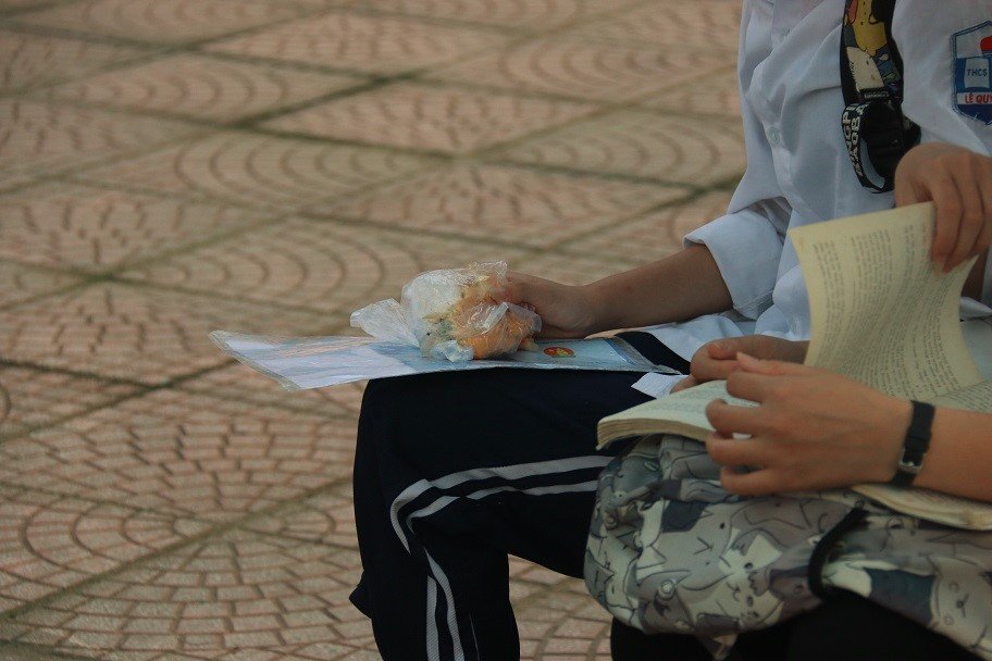 si tu om ca nui vo on luyen den truong thi lop 10