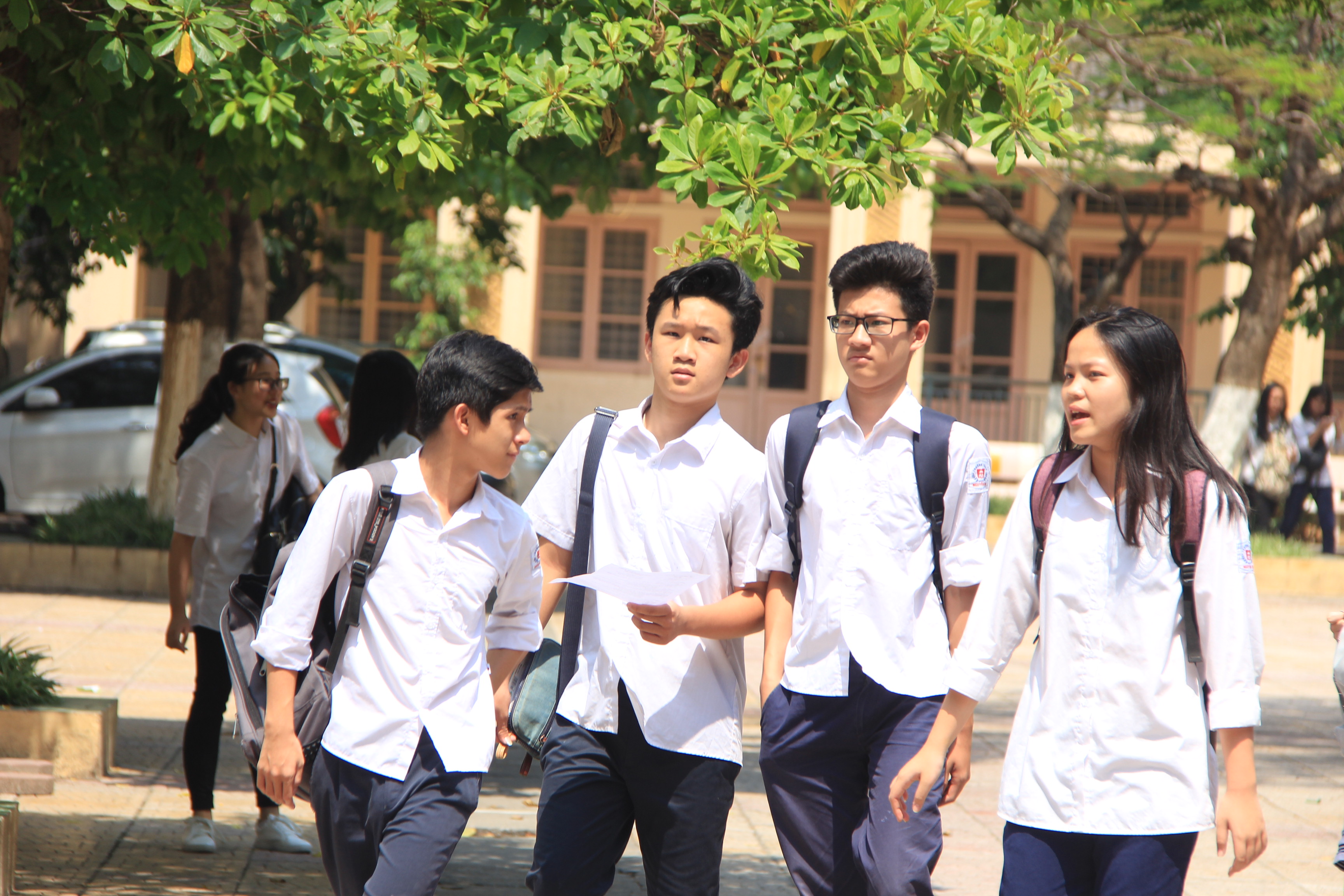 hon 8800 thi sinh dua vao truong chuyen ha noi
