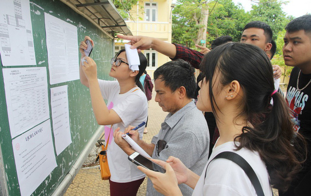 quen chung minh nhan dan nhieu thi sinh phai lam giay cam doan