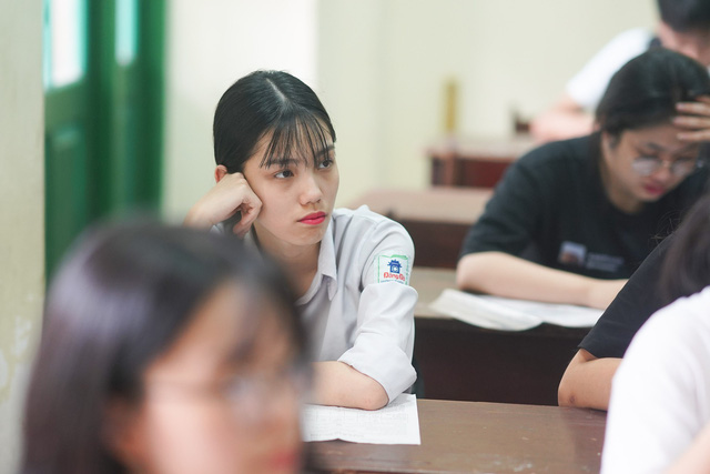 quen chung minh nhan dan nhieu thi sinh phai lam giay cam doan