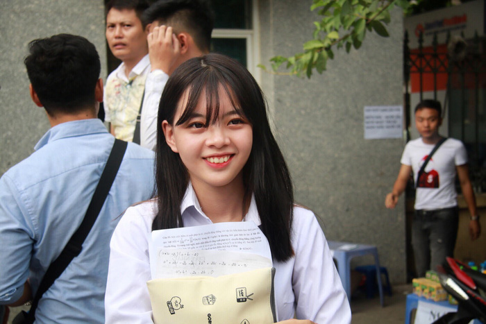 van tuoi xinh nhung bong hong mua thi