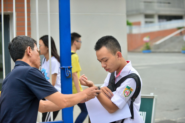 Kỳ thi rồi cũng qua, còn tình yêu của bố mẹ luôn ở lại ky thi roi cung qua con tinh yeu cua bo me luon o lai