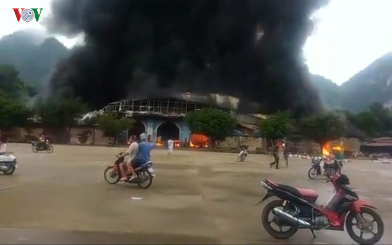 hien truong vu chay lon o cua khau tan thanh lang son