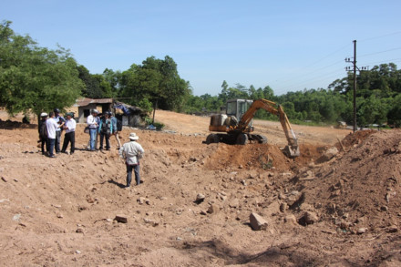 vu lang vo vua tu duc bi san ui con chau nguyen phuc toc kien nghi xay lai tai vi tri cu