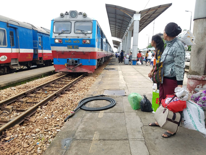 hai doan tau suyt tong nhau do truc ban ngu quen o binh thuan