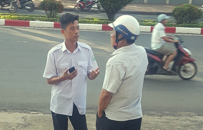 tranh cai sau va cha m giao thong ta i xe taxi ui doi thu gay tay