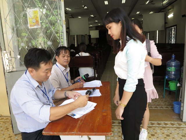 thi sinh xung xinh tranh tai mua hat xuong am de vao dai hoc