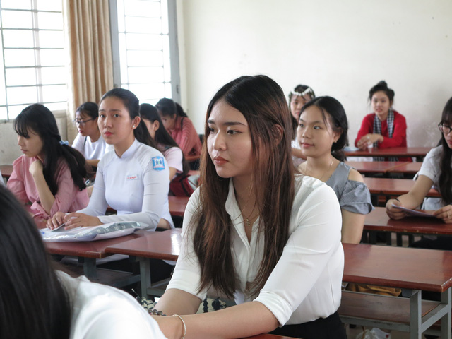 thi sinh xung xinh tranh tai mua hat xuong am de vao dai hoc