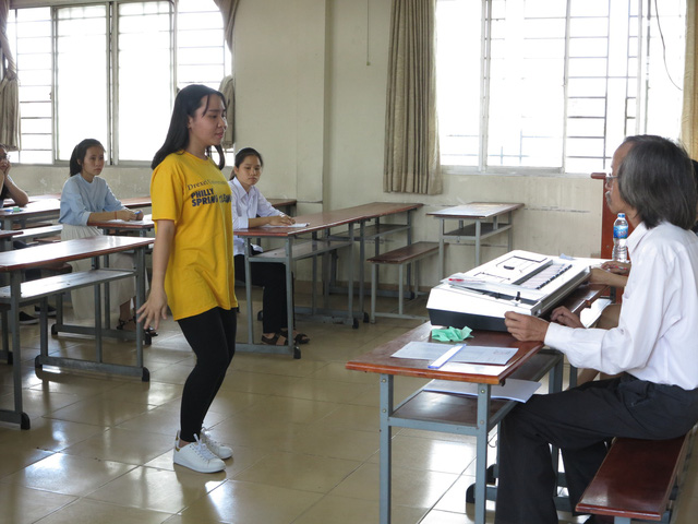 thi sinh xung xinh tranh tai mua hat xuong am de vao dai hoc