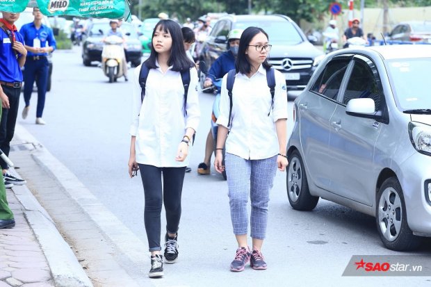cham thi ngu van thpt quoc gia giao vien tiet lo 6000 bai moi co 3 thi sinh duoc diem 8