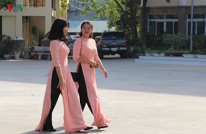 xem thi sinh su pham ha noi thi nang khieu duoi nang nong 40 do c