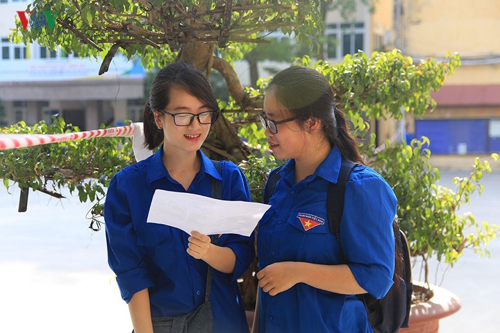 xem thi sinh su pham ha noi thi nang khieu duoi nang nong 40 do c