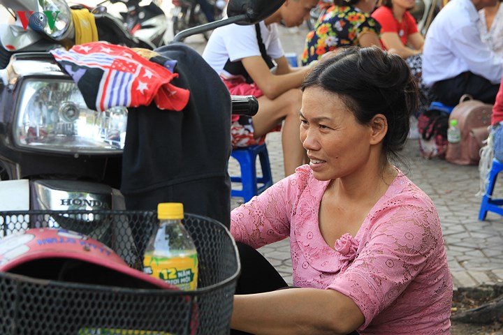 xem thi sinh su pham ha noi thi nang khieu duoi nang nong 40 do c