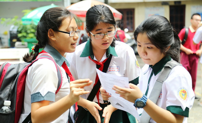 15 tuoi hoc tiep pho thong hay hoc nghe