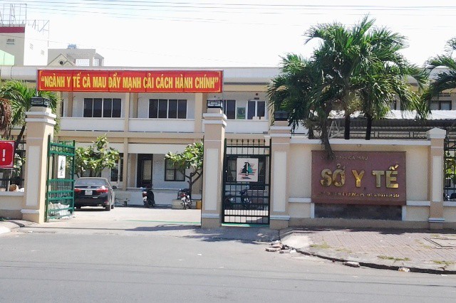 bi can bo so y te chiem dung tien hoc phi nhieu sinh vien co nguy co khong duoc tot nghiep