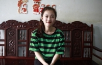 nu sinh bi cua chan ha vi gay xuc dong manh khi xuat hien