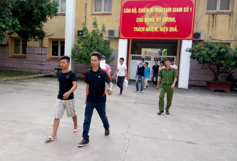 ngay ve xuc dong cua nhung pham nhan duoc giam an