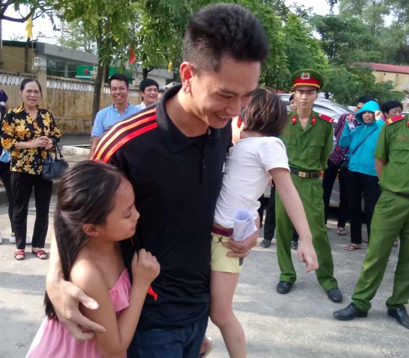 ngay ve xuc dong cua nhung pham nhan duoc giam an