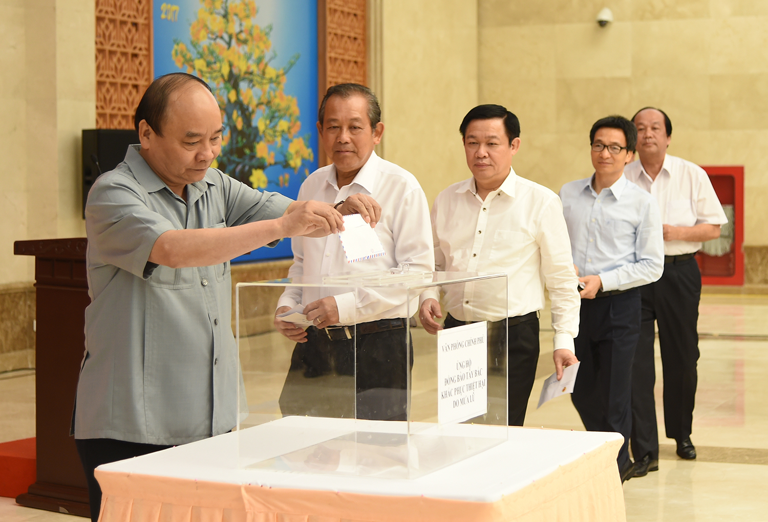 mua lu gay thiet hai 900 ty thu tuong quyen gop ung ho