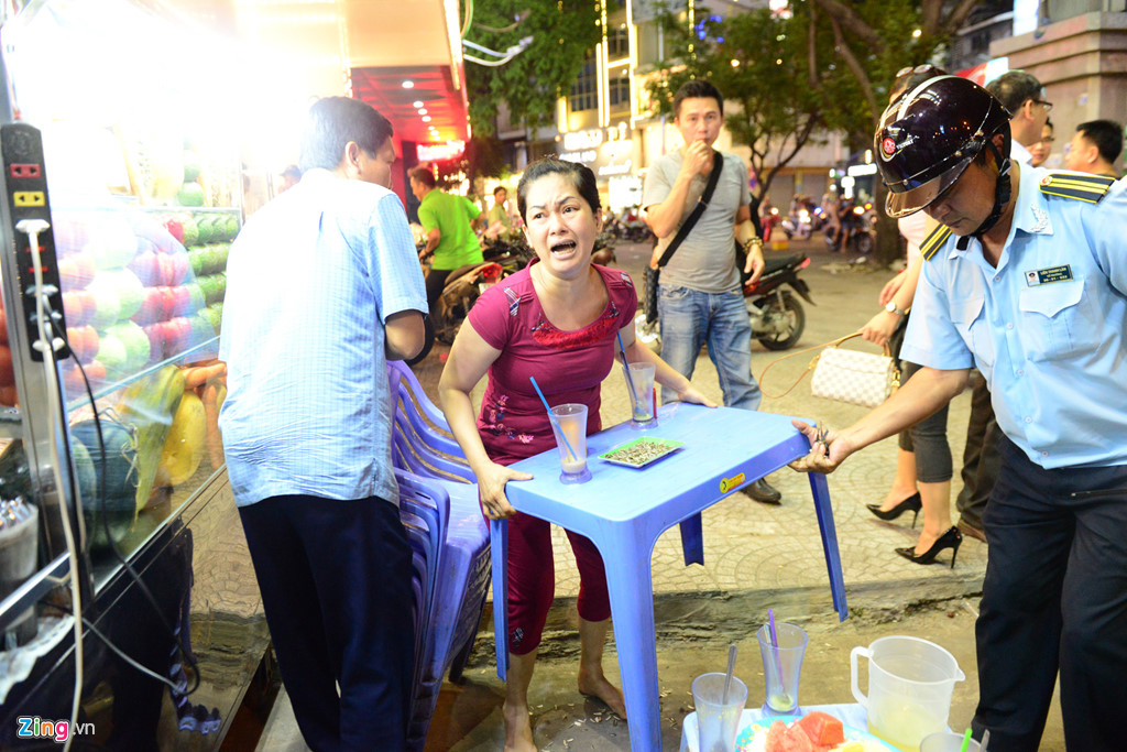 nguoi chiem via he sai gon hot hoang khi thay ong hai xuat hien