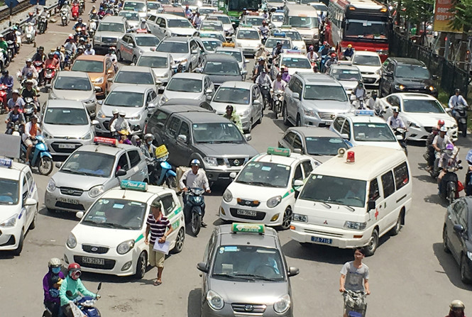 taxi quay cong benh vien dan hang bit duong xe cap cuu 45071