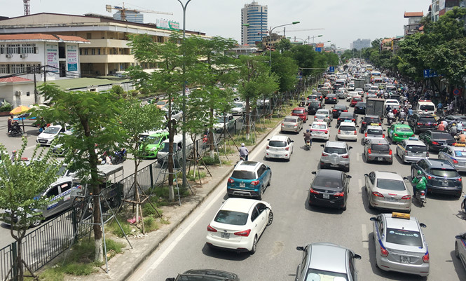 taxi quay cong benh vien dan hang bit duong xe cap cuu 45071