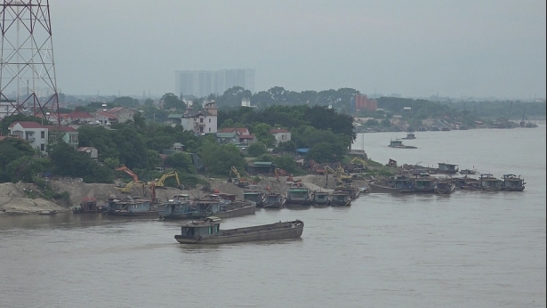 hang loat bai vat lieu xay dung long hanh trong mua lu o bac tu liem