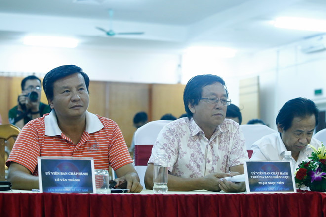 lanh dao vff bat dong tranh luan gay gat vi phi minh long