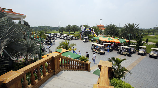 san sang ban giao san golf tan son nhat nhung phai boi thuong