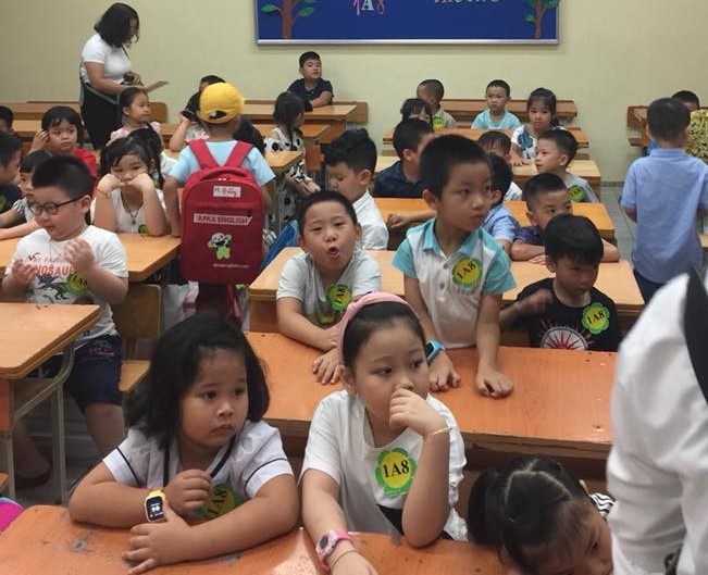 Vỡ trận rồng vàng vào lớp 1, chen chân 69 học sinh/lớp vo tran rong vang vao lop 1 chen chan 69 hoc sinhlop