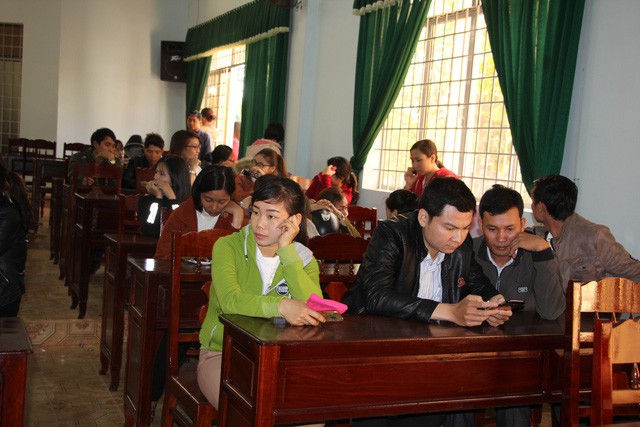 vu hon 500 giao vien bi cham dut hop dong noi buon truoc them nam hoc moi