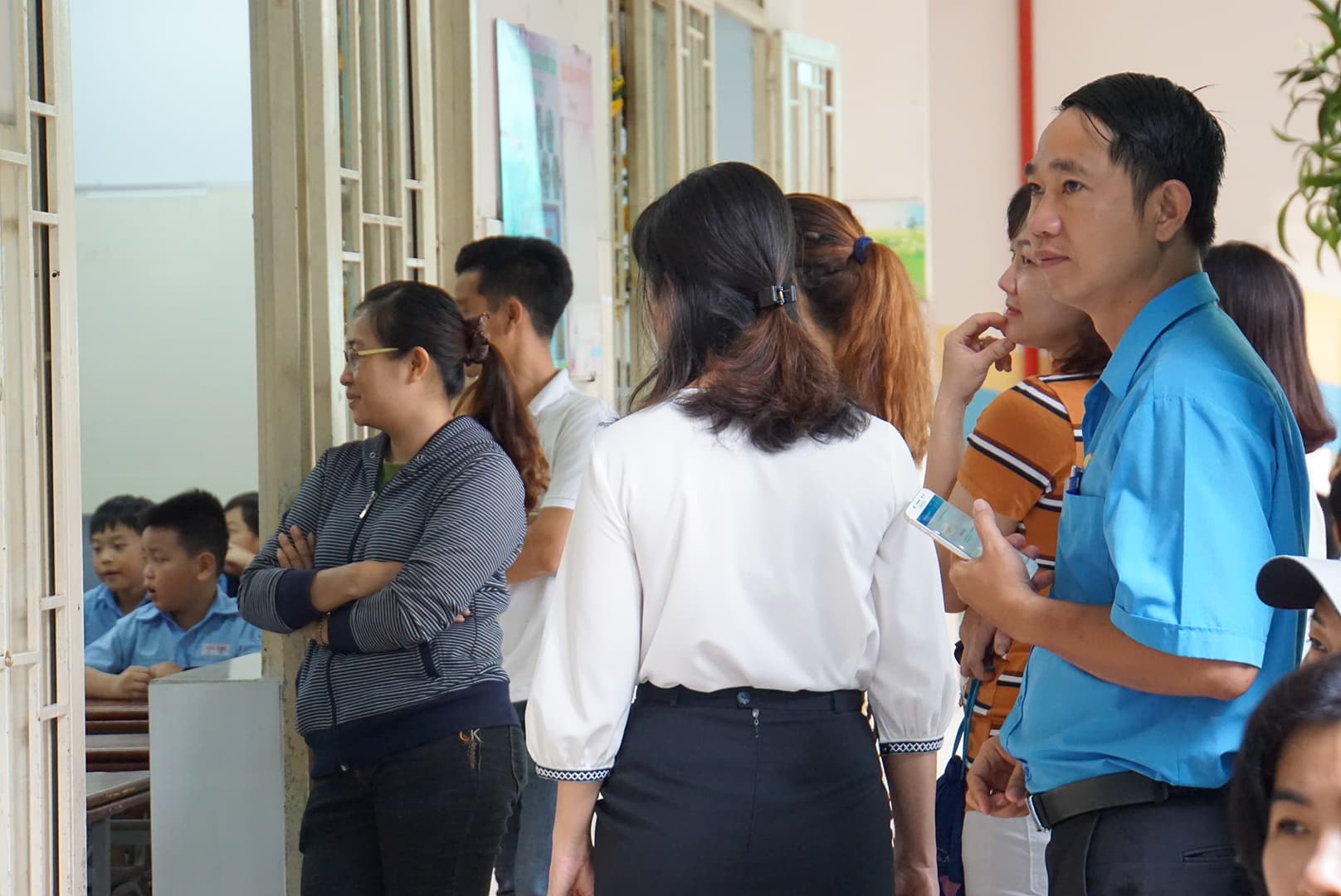Hồi hộp đưa con đi tựu trường hoi hop dua con di tuu truong