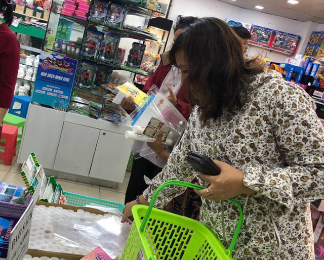 TPHCM: Phụ huynh chạy khắp thành phố đi 'vét' sách lớp 1 tphcm phu huynh chay khap thanh pho di vet sach lop 1