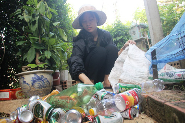 dau nganh bao chi nu sinh nha ngheo bon be noi lo